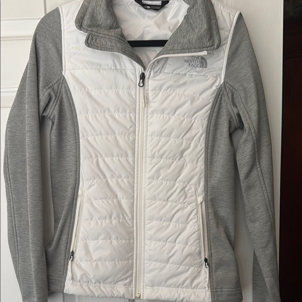The North Face Ski & Snow Jacket Gray and White Quilted Insulation